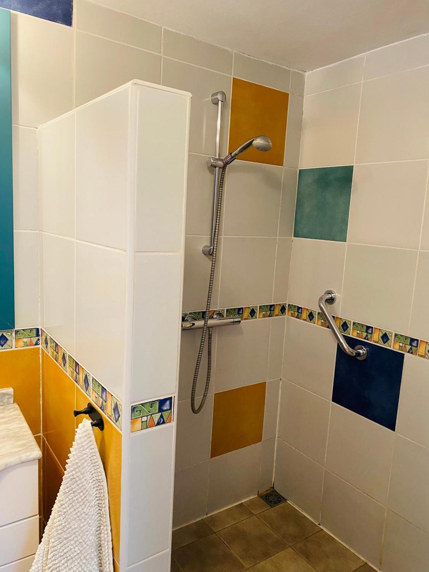 Room With Bathroom In Private House Casa Mar 토록스 외부 사진
