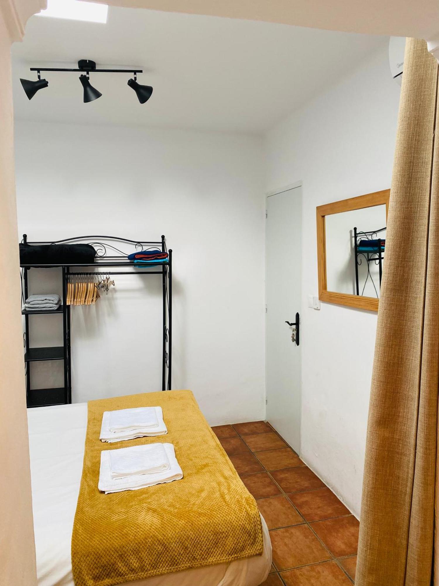 Room With Bathroom In Private House Casa Mar 토록스 외부 사진
